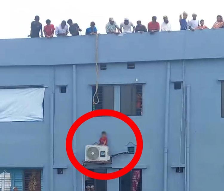 মাদরাসা থেকে পালাতে গিয়ে ৫ তলায় আটকা শিশু, ৯৯৯-এ উদ্ধার