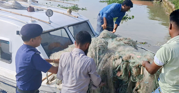 চাঁদপুরে ২৭ লাখ মিটার জাল জব্দ, ১১ জেলে গ্রেফতার