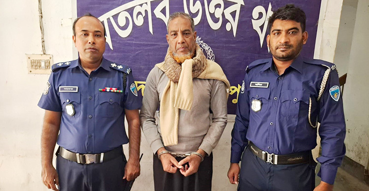 চাঁদপুরে দোকানে চোরাই মোবাইল রাখার অভিযোগে ইউপি সদস্য আটক