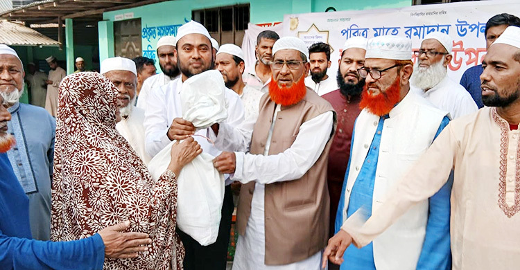 চাঁদপুরে ইফতার সামগ্রী উপহার পেলো দুই হাজার পরিবার