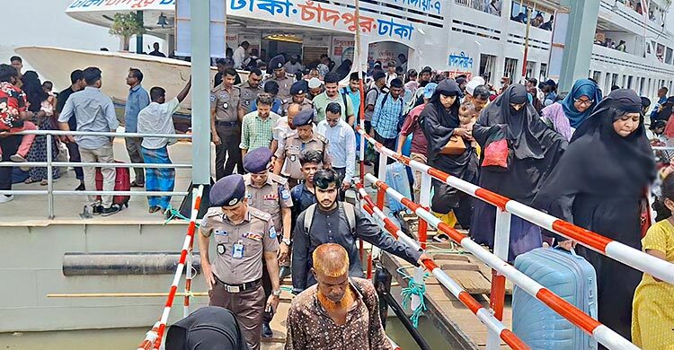 ঈদযাত্রায় চাঁদপুর লঞ্চঘাটে ঘরমুখো মানুষের উপচে পড়া ভিড়