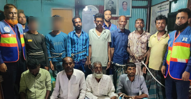 মেঘনায় জাটকা ধরায় ১৩ জেলে গ্রেফতার