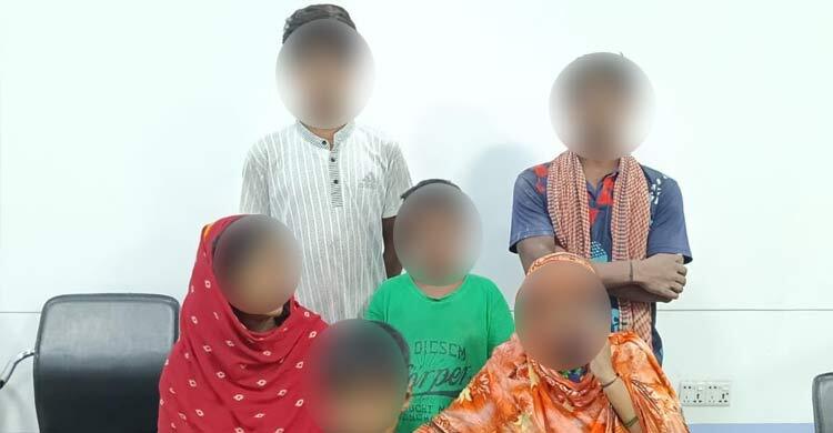 চাঁপাইনবাবগঞ্জে নারী ও শিশুসহ ৬ ভারতীয় নাগরিক আটক