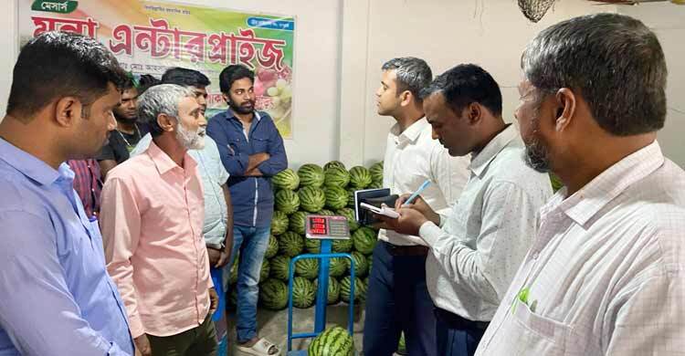 চাঁপাইনবাবগঞ্জে ৩ তরমুজ ব্যবসায়ীকে জরিমানা