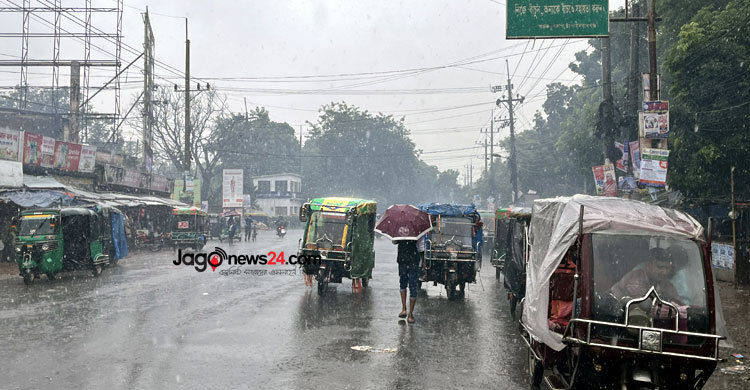 চাঁপাইনবাবগঞ্জ-রাজশাহী রুটের বাস বন্ধ তিনদিন, দুর্ভোগে যাত্রীরা