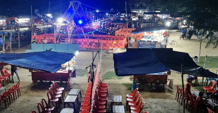 খেলার মাঠে হোটেল-রেস্তোরাঁ