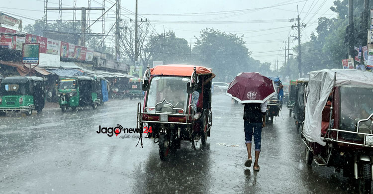 চাঁপাইনবাবগঞ্জ-রাজশাহী রুটের বাস বন্ধ তিনদিন, দুর্ভোগে যাত্রীরা