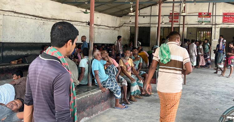 অর্ধেকে নেমেছে সোনামসজিদ স্থলবন্দর দিয়ে পাথর আমদানি