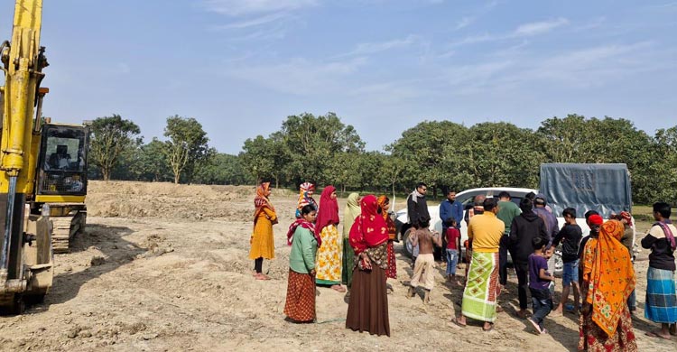 ফসলি জমিতে পুকুর খনন, লাখ টাকা জরিমানা