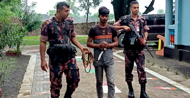 চাঁপাইনবাবগঞ্জে বিদেশি পিস্তলসহ যুবক আটক