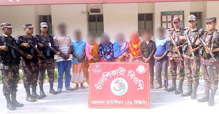 চাঁপাইনবাবগঞ্জ সীমান্তে ৮ জনকে পুশ ইন