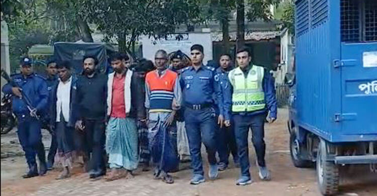 চাঁপাইনবাবগঞ্জে পুলিশের বিশেষ অভিযানে গ্রেফতার ৪০