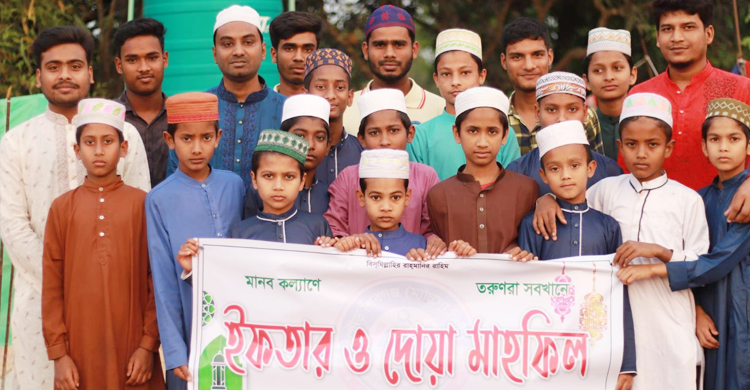 অসহায় মানুষের পাশে &lsquo;গৌড় শিবগঞ্জ ম্যাংগো সিটি&rsquo;
