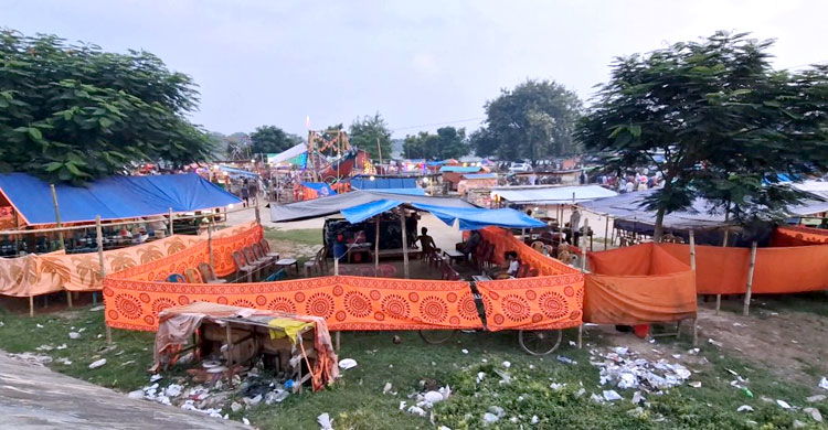 খেলার মাঠে হোটেল-রেস্তোরাঁ