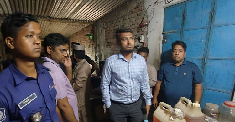 ২৭০ টাকা লিটারে অকটেন বিক্রি, মুদি দোকানিকে ১০ হাজার টাকা জরিমানা