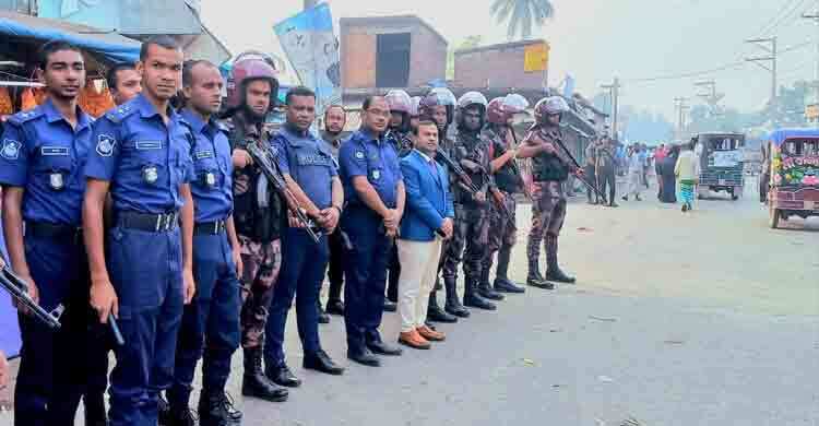 পুলিশ পাহারায় সোনামসজিদ ছাড়লো ১৭৬ ট্রাক পেঁয়াজ