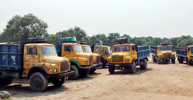 জ্বালানি সংকটে সোনামসজিদ স্থলবন্দরে স্থবিরতা, বেড়েছে ট্রাকের ভাড়া