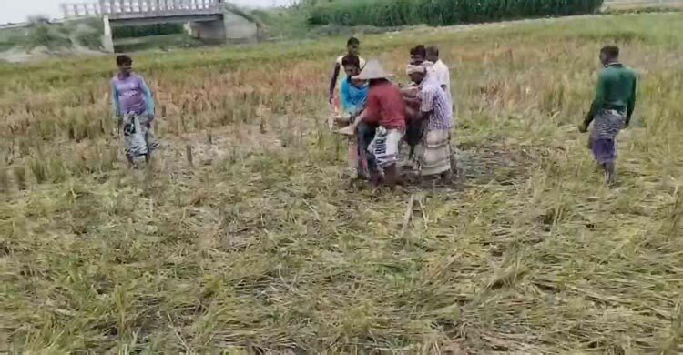 চাঁপাইনবাবগঞ্জে জমি নিয়ে দু’পক্ষের সংঘর্ষ