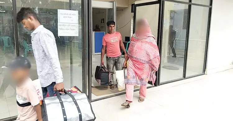 ট্রাভেল পাসের মাধ্যমে নিজ দেশে ফিরলেন পুশ-ইন করা ৪ ভারতীয়