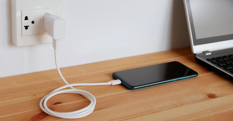 যেসব ভুলে ফোনের চার্জার বার বার নষ্ট হচ্ছে