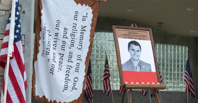 কে এই চার্লি কার্ক?