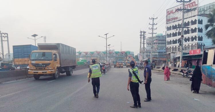 নারায়ণগঞ্জে সতর্ক অবস্থানে প্রশাসন, বসানো হয়েছে চেকপোস্ট
