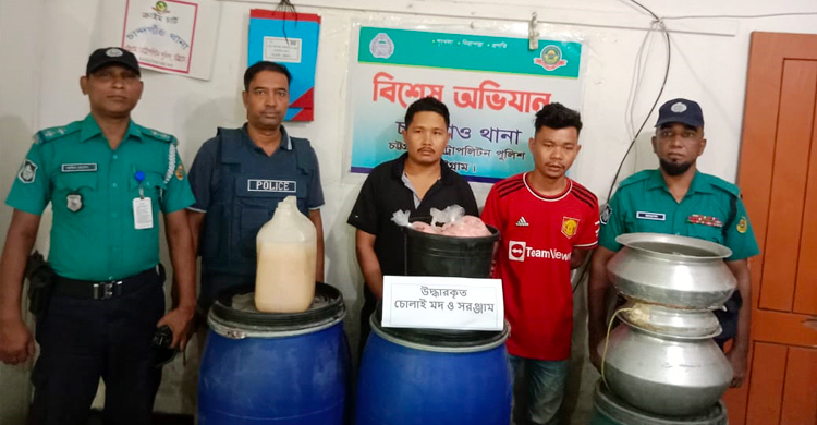 চট্টগ্রামে চোলাই মদসহ দুই কারবারি গ্রেফতার
