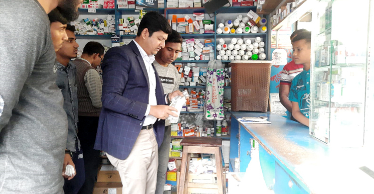 চুয়াডাঙ্গায় দুই ফার্মেসিকে ২৫ হাজার টাকা জরিমানা