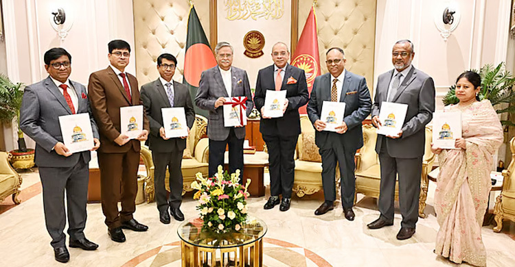 রাষ্ট্রপতির কাছে সুপ্রিম কোর্টের বার্ষিক প্রতিবেদন পেশ