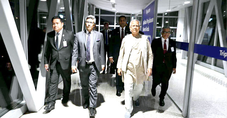 কুয়ালালামপুর পৌঁছেছেন প্রধান উপদেষ্টা