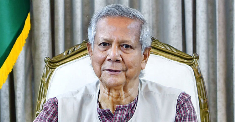 ঢাকেশ্বরী মন্দির পরিদর্শনে প্রধান উপদেষ্টা