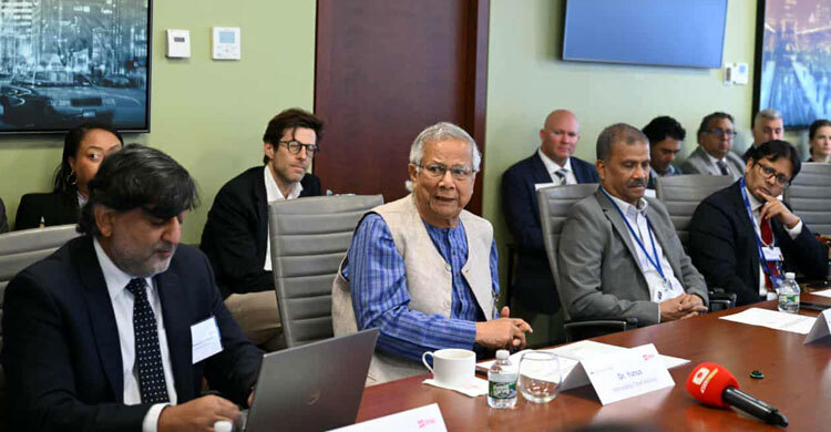 ‘ট্রান্সফর্মিং প্রাইমারি হেলথকেয়ার’ বৈঠকে প্রধান উপদেষ্টা