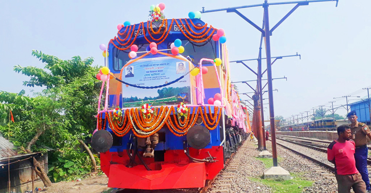 PM opens Chilahati Express