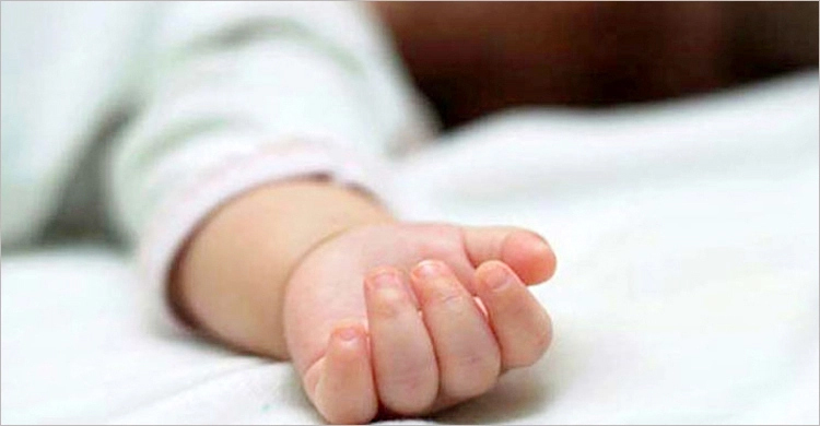 গলায় পেয়ারা আটকে প্রাণ গেলো ১৬ মাসের শিশুর