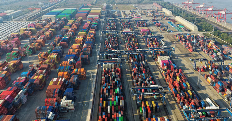 ১১ মাসে চীনের বাণিজ্য উদ্বৃত্ত এক লাখ কোটি ডলার