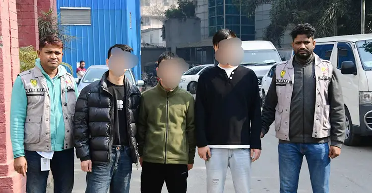 চীনা নাগরিকের হাত ধরে ঢাকায় অবৈধ আইফোন কারখানা