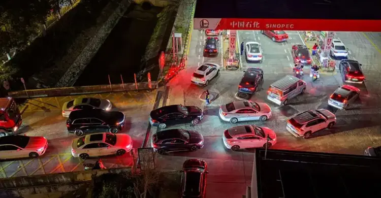 পেট্রোলের দাম কমালো চীন