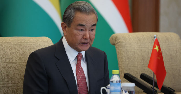 Chinese FM shocked at heavy casualties in Dhaka aircraft crash