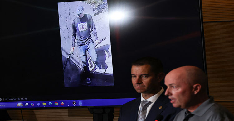 নিজে থেকেই ধরা দিলেন চার্লি কার্কের ‘হত্যাকারী’