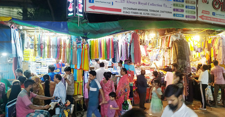 চট্টগ্রামে জমজমাট পূজার কেনাকাটা