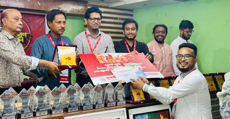জুলাই স্মৃতি লিখন প্রতিযোগিতা ও এক্সিবিশনের পুরস্কার বিতরণ