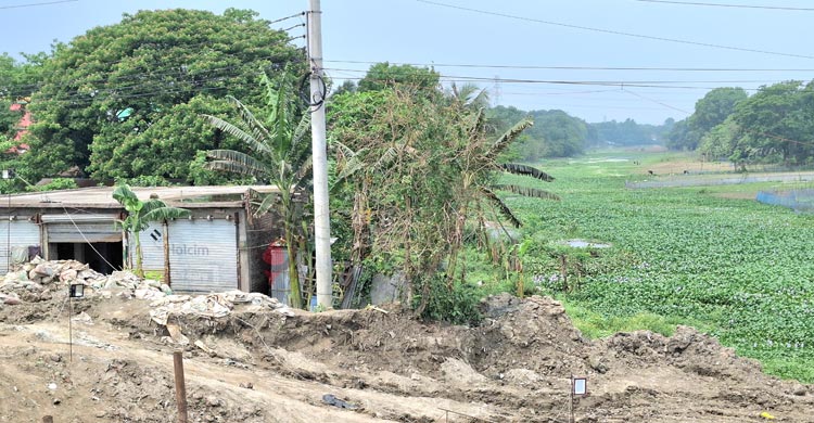 দখল-দূষণে প্রমত্তা ‘চিত্রা’ এখন মরা নদী