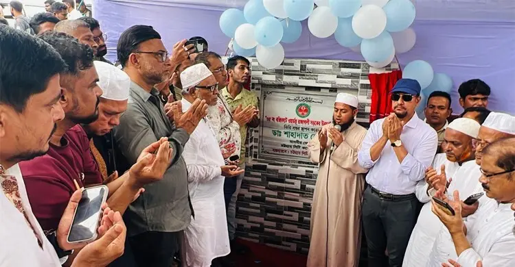 দুর্ভোগ লাঘবে অবহেলিত সড়কগুলো সংস্কারে কাজ চলছে: চসিক মেয়র