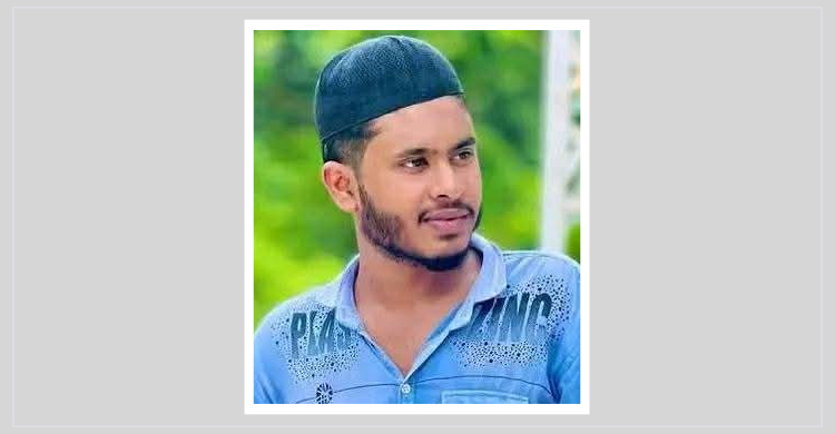 ফুটবল খেলার সময় মাঠেই মৃত্যুর কোলে ঢলে পড়লেন তরুণ