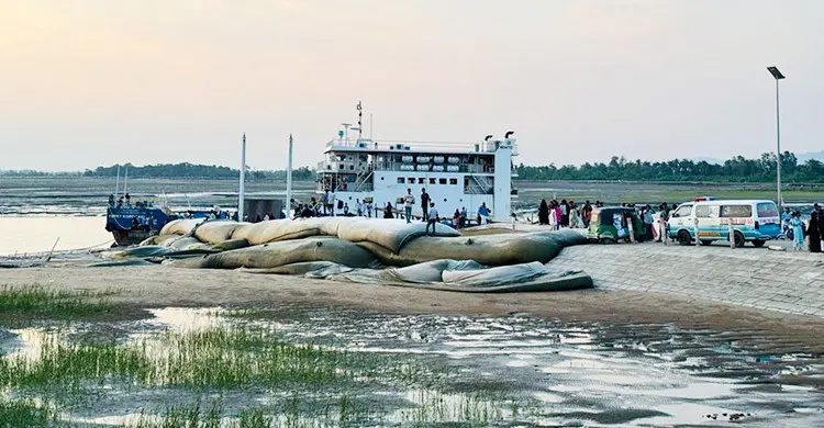 মূল ভূখণ্ড থেকে ৬ দিন ধরে বিচ্ছিন্ন সন্দ্বীপ