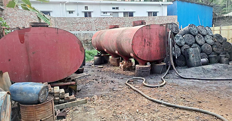 সীতাকুণ্ডে অবৈধভাবে মজুত ২৫ হাজার লিটার ডিজেল উদ্ধার