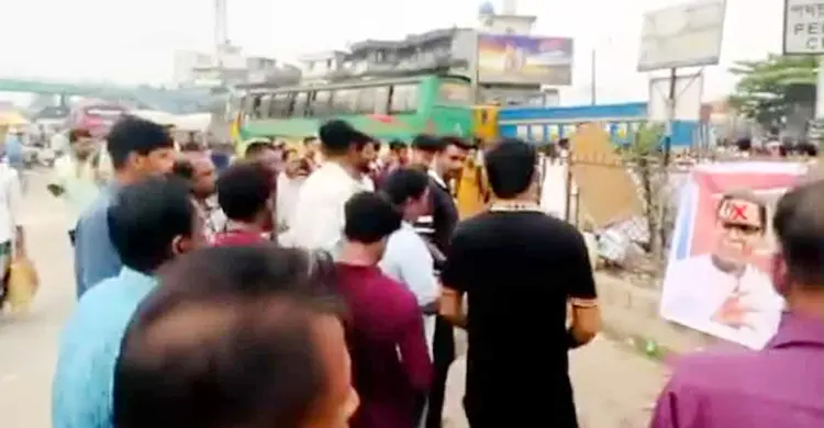 মিরসরাইয়ে রাশেদ প্রধানের প্রতিকৃতিতে ছাত্রদলের জুতা-ডিম নিক্ষেপ