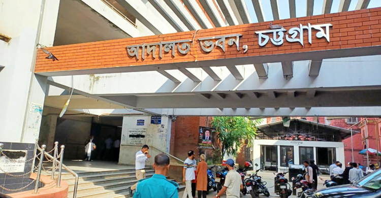 চট্টগ্রামে শেখ হাসিনার বিরুদ্ধে মামলা, মৃত ব্যক্তিও আসামি