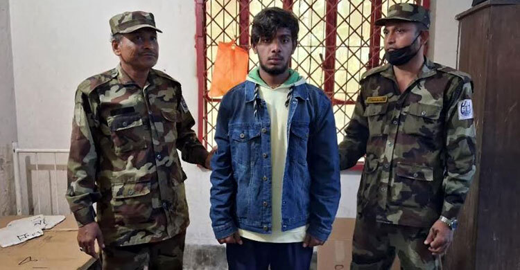 চবিতে ভুয়া শিক্ষার্থী আটক