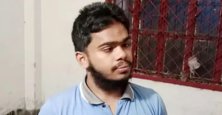 চবিতে ছাত্রীকে শ্লীলতাহানির অভিযোগে দোকান কর্মচারী গ্রেফতার